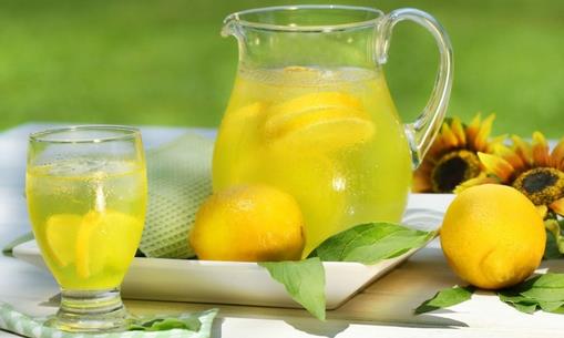 柠檬水的功效与作用 远离肾结石多喝柠檬水