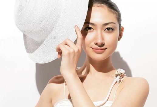 皮肤保养：女人每天防晒必修课