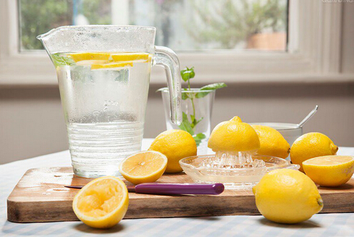 柠檬水的功效及作用-柠檬水减肥制作方法推荐