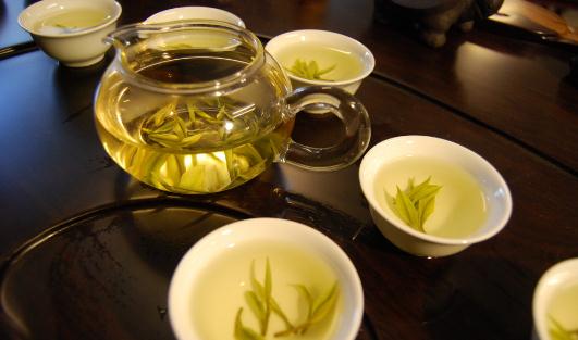 喝绿茶有什么好处？喝绿茶可以防晒